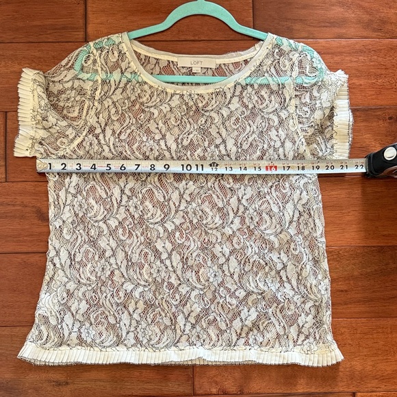 LOFT Beige Lace Blouse with Black Accents Size Medium - Picture 6 of 7